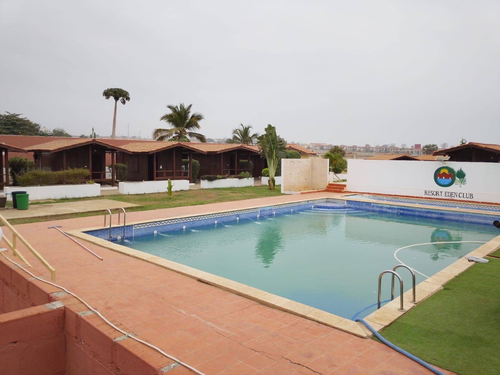 Quarto suíte com piscina dentro de um Resort em Luanda - T1