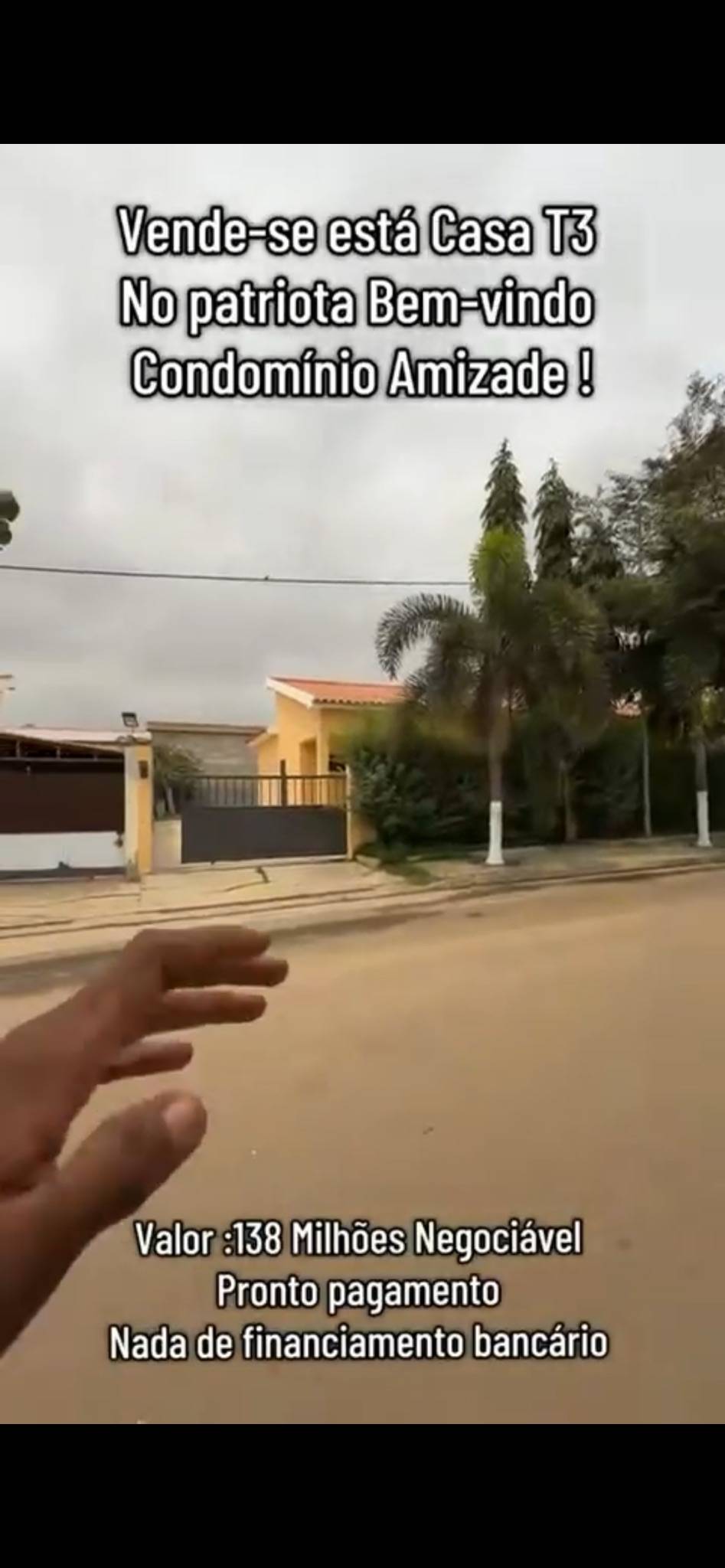 Vivenda com espaço para anexo em condomínio no Patriota em Luanda - T4