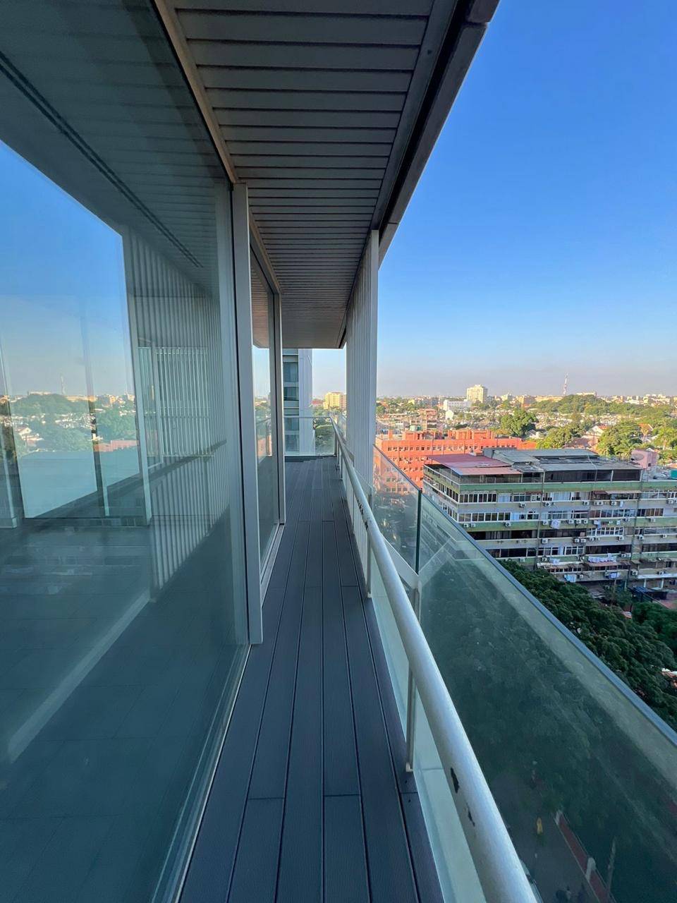 ARRENDAR | APARTAMENTO T4 DUPLEX NO EDIFÍCIO SKY RESIDENCE - Foto 1