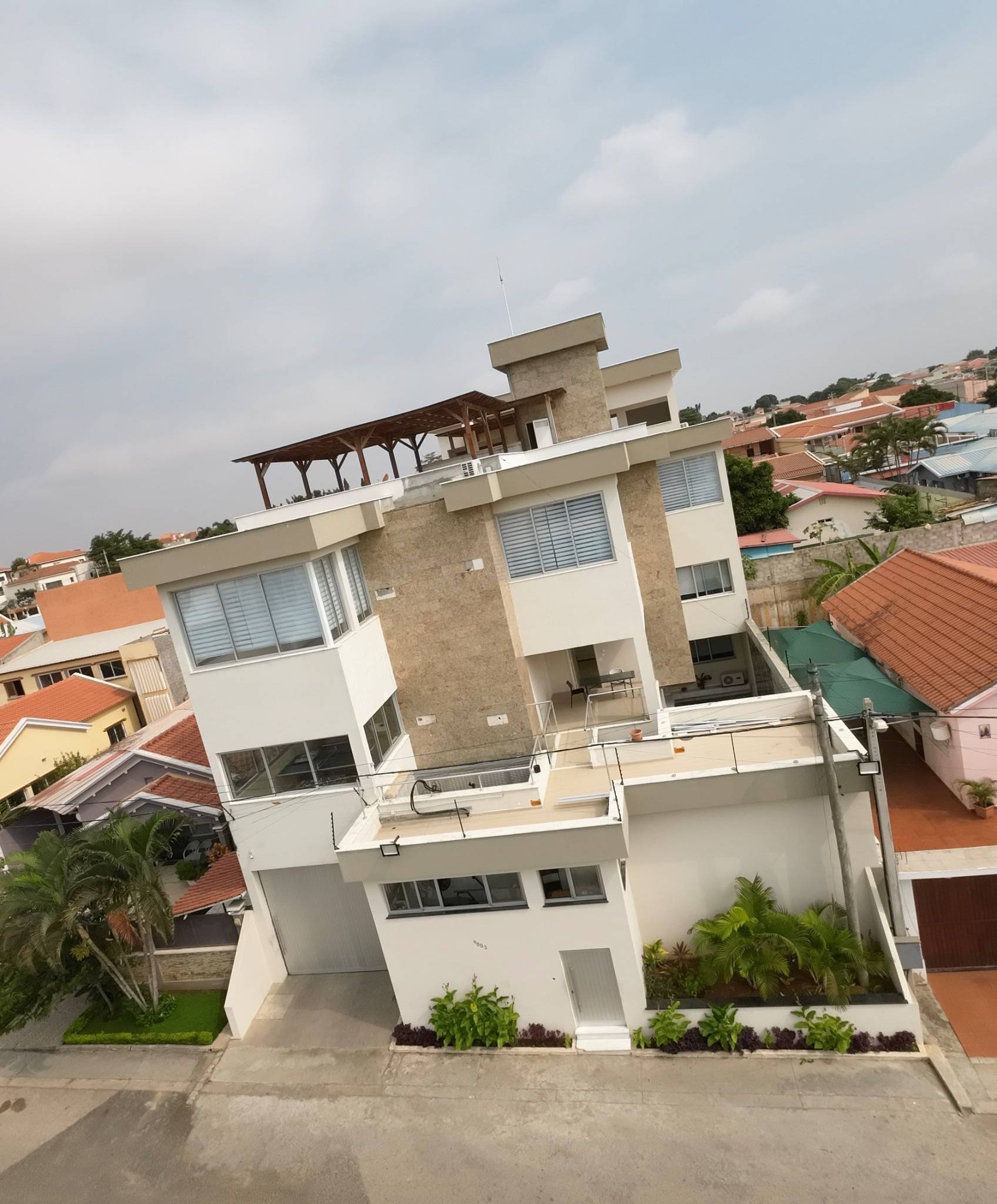 ARRENDAR | VIVENDA V9 NA URBANIZAÇÃO NOVA VIDA em Luanda - T9
