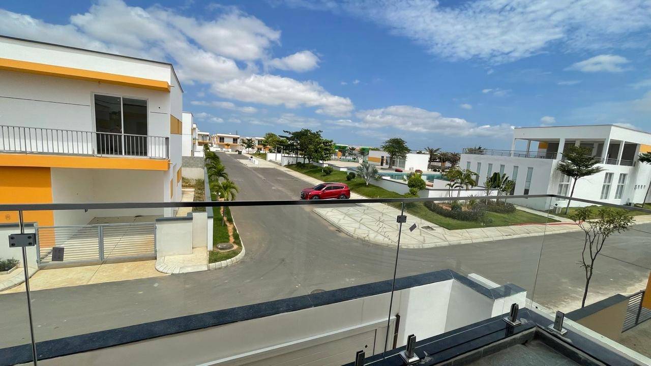 ARRENDAR | VIVENDA V3 DUPLEX NO CONDOMÍNIO ORLANDO em Luanda - T3