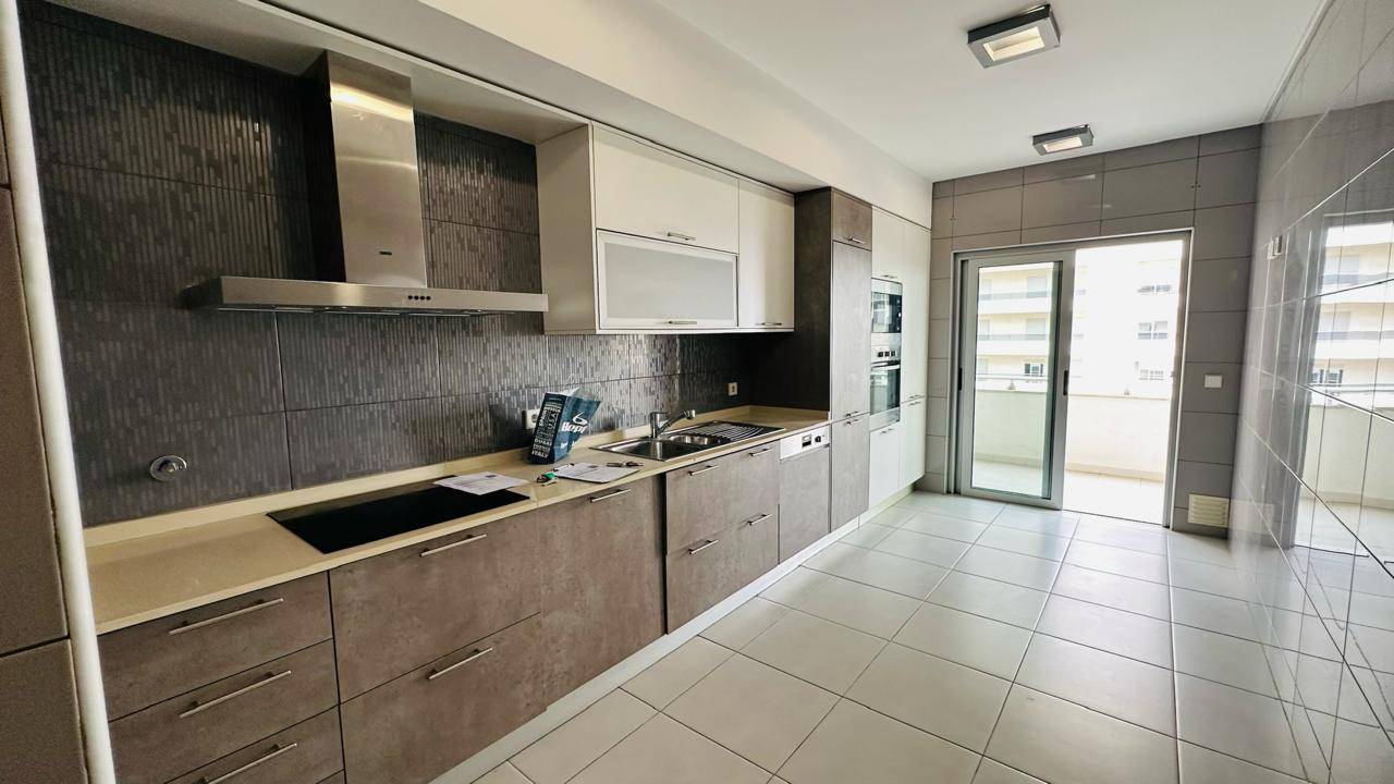 VENDA | APARTAMENTO T3 NO CONDOMINIO ROSALINDA FUTUNGO DE BELAS em Luanda - T3