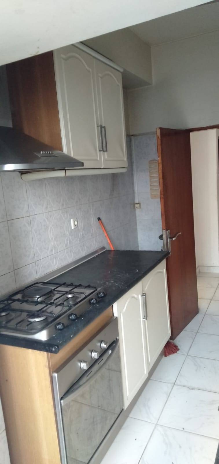 ARRENDAR | APARTAMENTO T3 NO LARGO DO SERPA PINTO