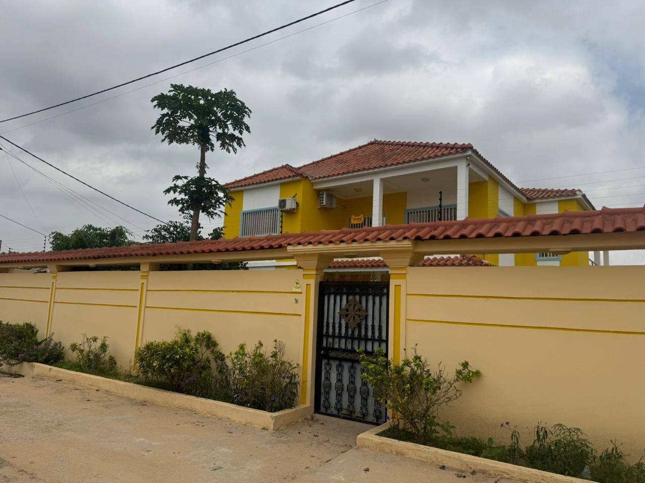 ARRENDAR | MORADIA T5 MOBILADA NO CONDOMINIO VILA VICTÓRIA (VIA EXPRESSA)