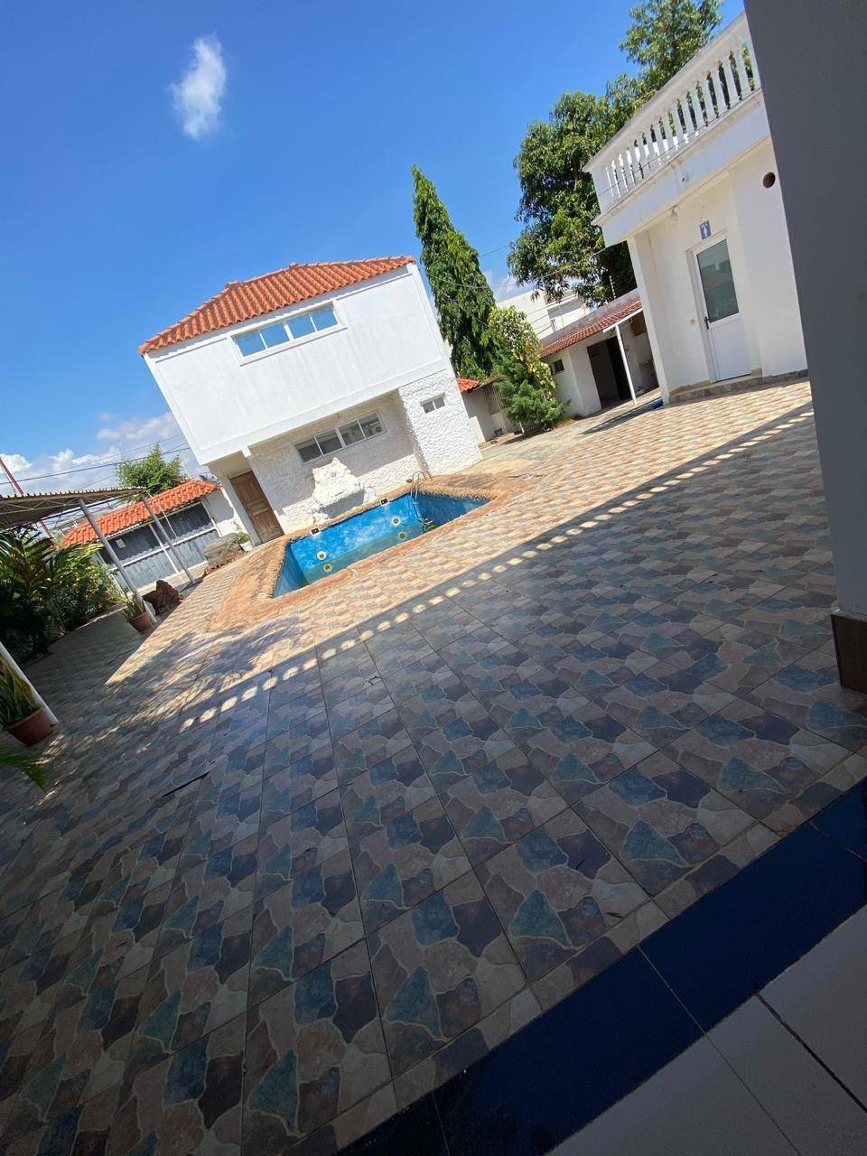 VENDA | VIVENDA V4+1🏚️ DUPLEX COM SISTEMA DE SEGURANÇA COMPLETO(📍 PERTO DO COLÉGIO BRILHANTE DO BENFICA) em Luanda - T5