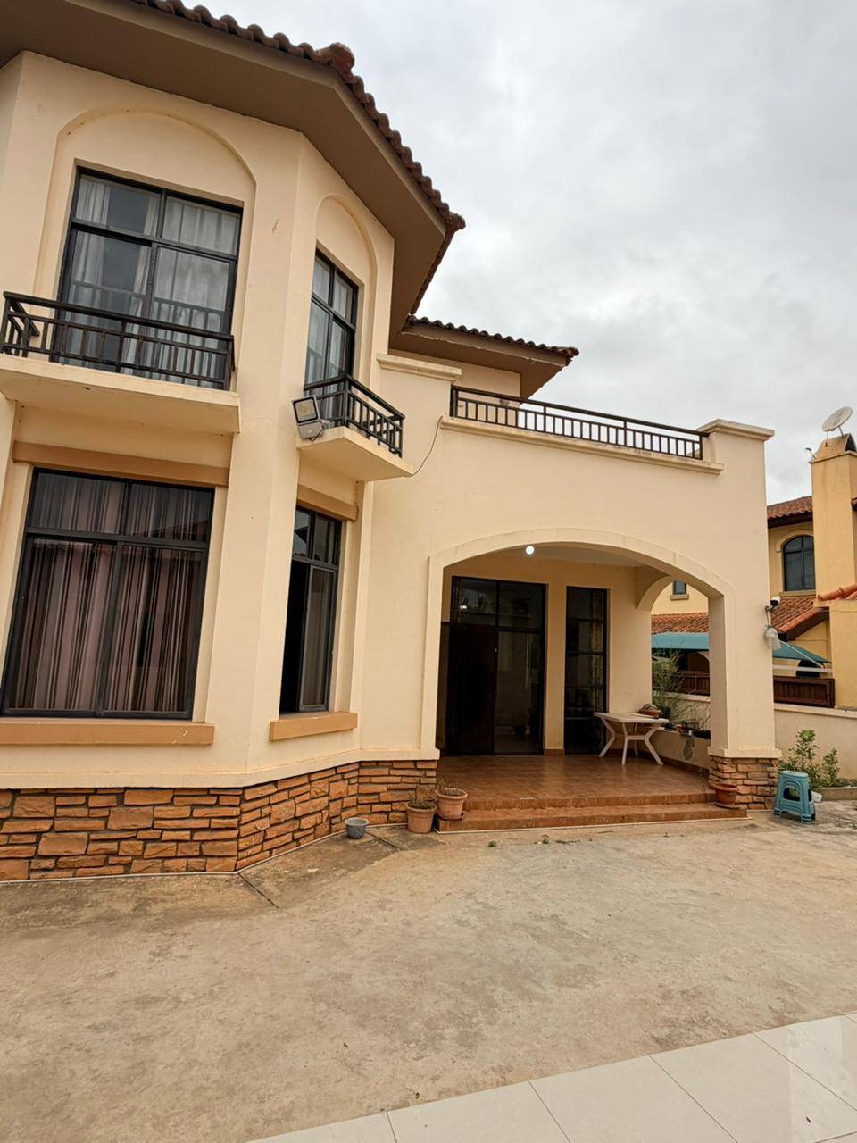 VENDA | VIVENDA T5 NO CONDOMINIO JARDIM DE ROSAS 