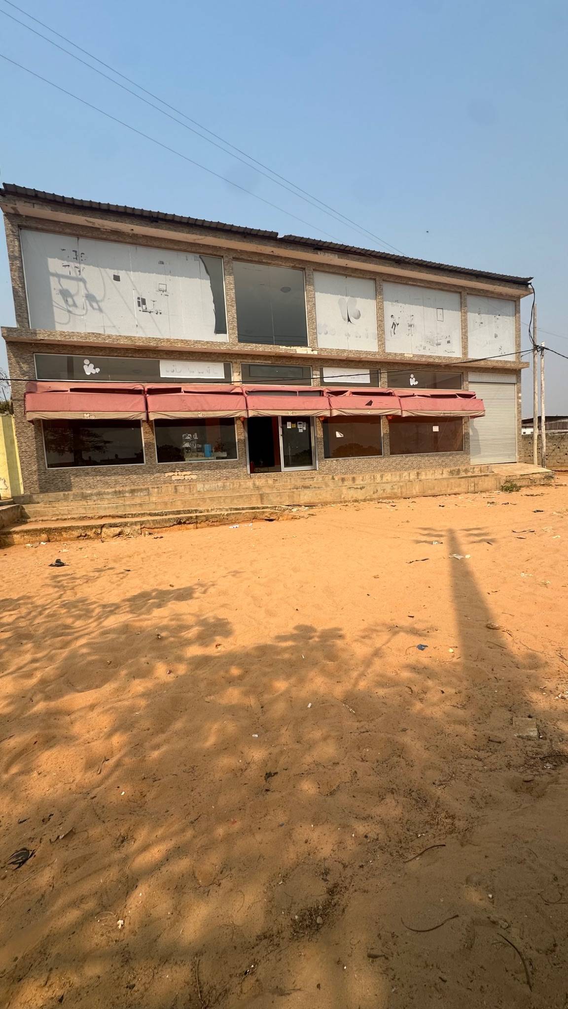 VENDA | EDIFÍCIO COMERCIAL - ENTRADA DO WEZA PARADISE em Luanda