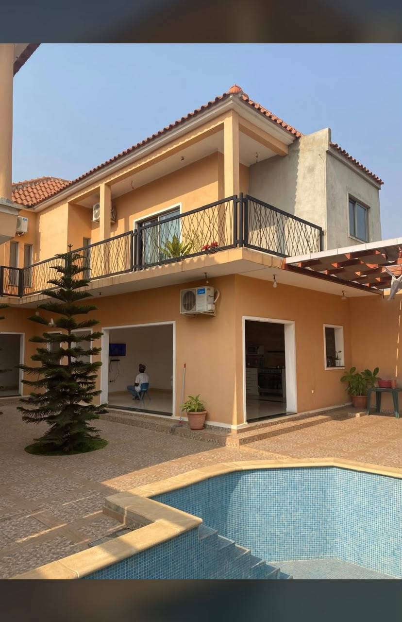 ARRENDAR | VIVENDA DUPLEX V6 MOBILADA COM PISCINA NO BENFICA, ZONA VERDE em Luanda - T6