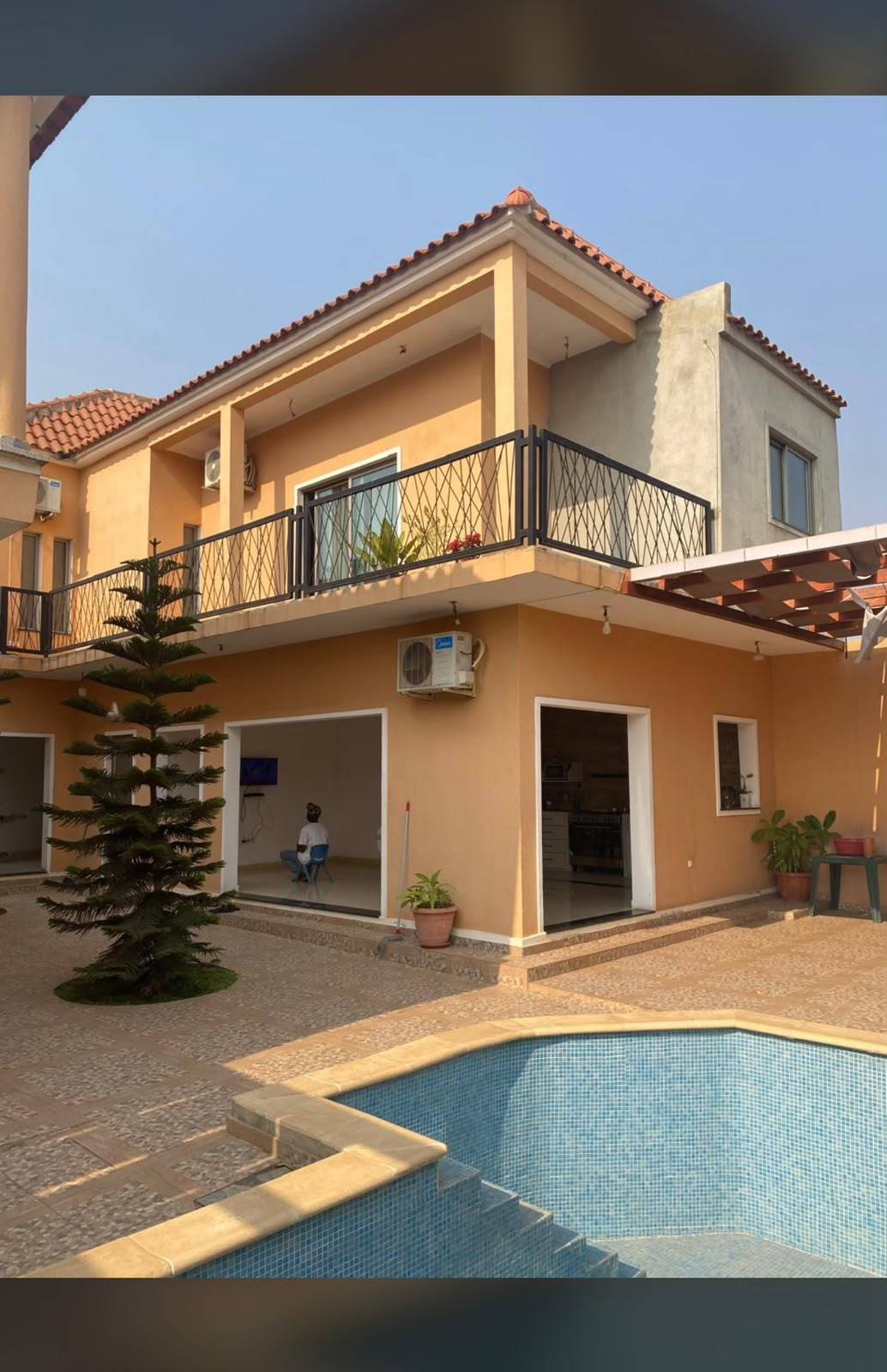 ARRENDAR | VIVENDA V6 DUPLEX  MOBILADA COM PISCINA (Localizada no Benfica, Zona Verde)