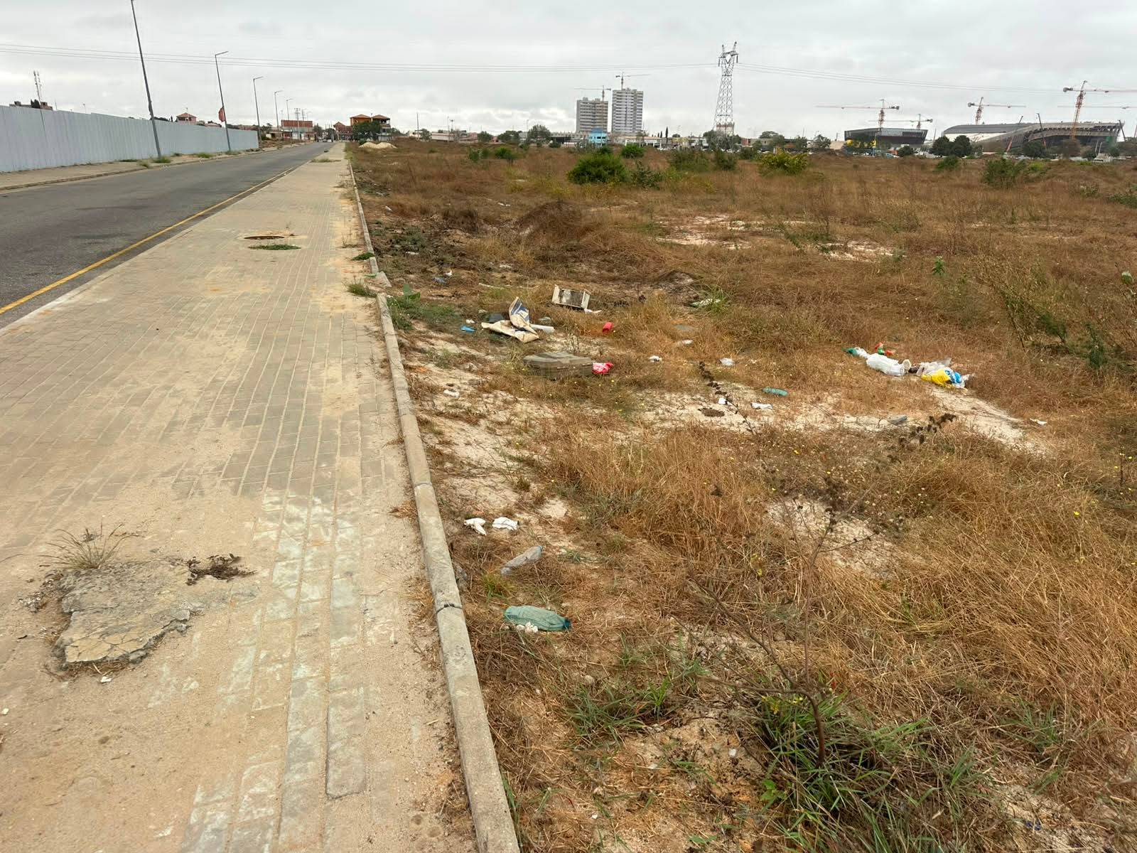 VENDA | TERRENO DE 5 HECTARES NA VIA PRINCIPAL DO KERO KILAMBA (TERRENO DEVIDAMENTE LEGALIZADO) - Foto 1