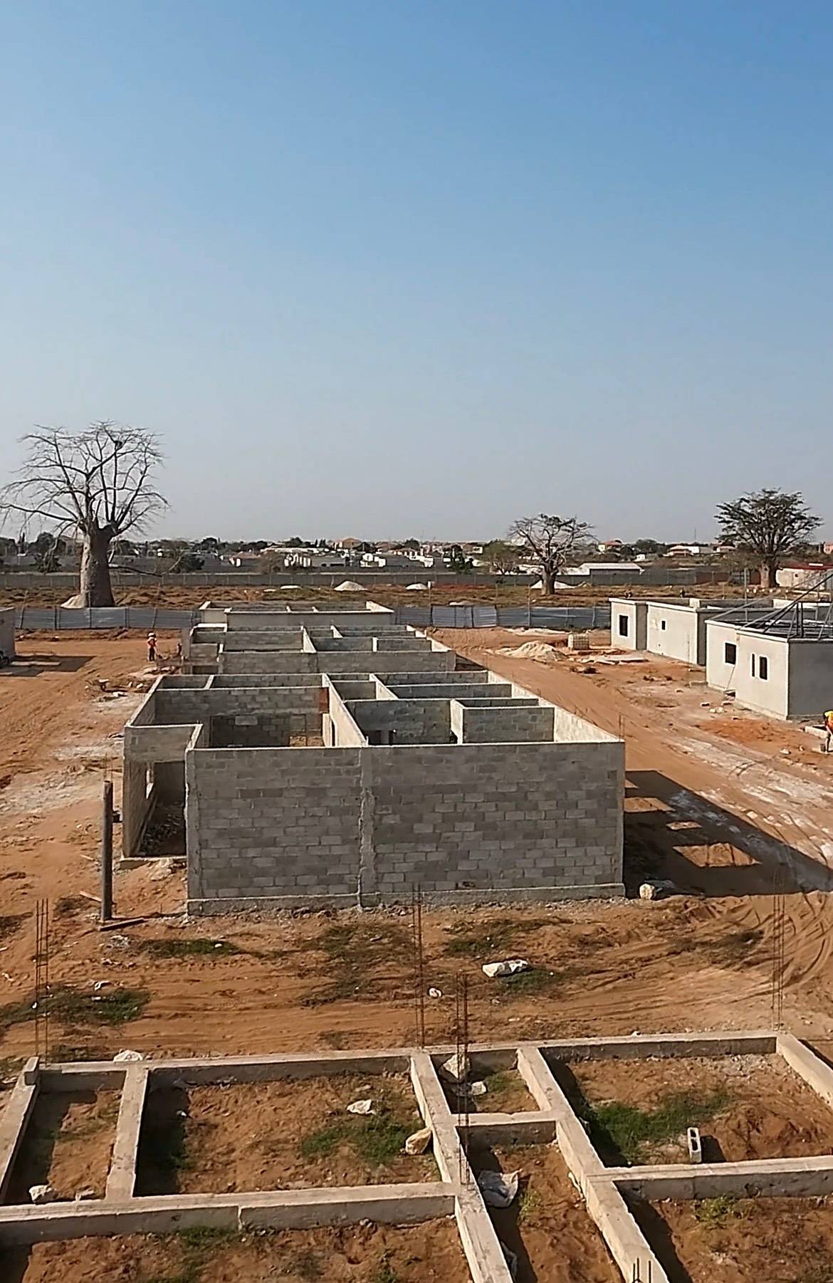 VENDA | MORADIA T3 INACABADA DENTRO DO CONDOMINIO NA CIDADE UNIVERSITÁRIA, 11 DE NOVEMBRO.