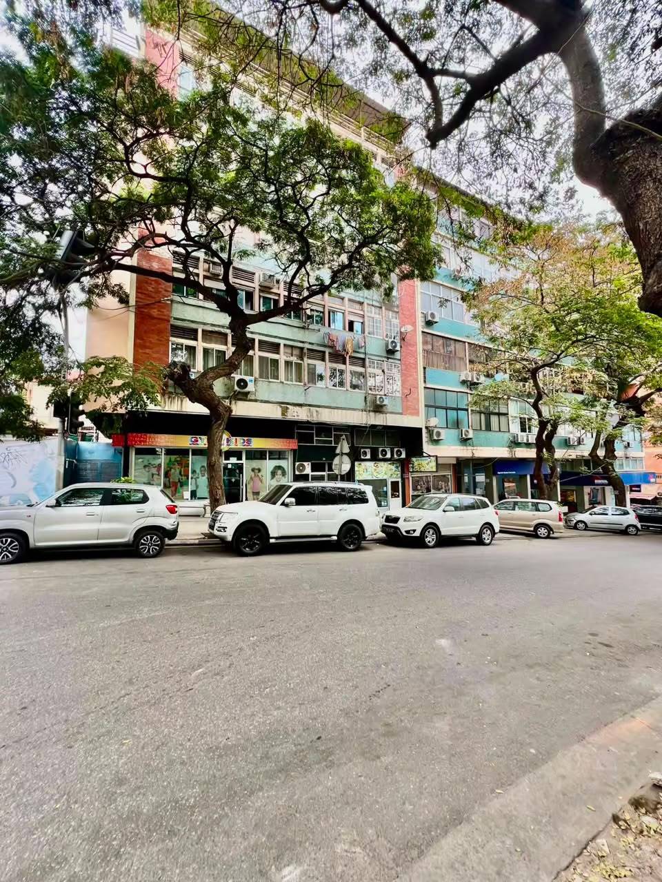 ARRENDAR | APARTAMENTO T1 MOBILADO NA RUA SAMUEL BERNARDO- INGOMBOTAS 