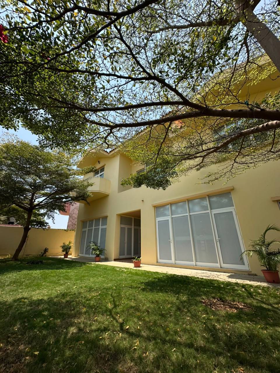 ARRENDAR |  MORADIA V4 VIRGEM NO CONDOMINIO OCEAN VILLE, TALATONA
