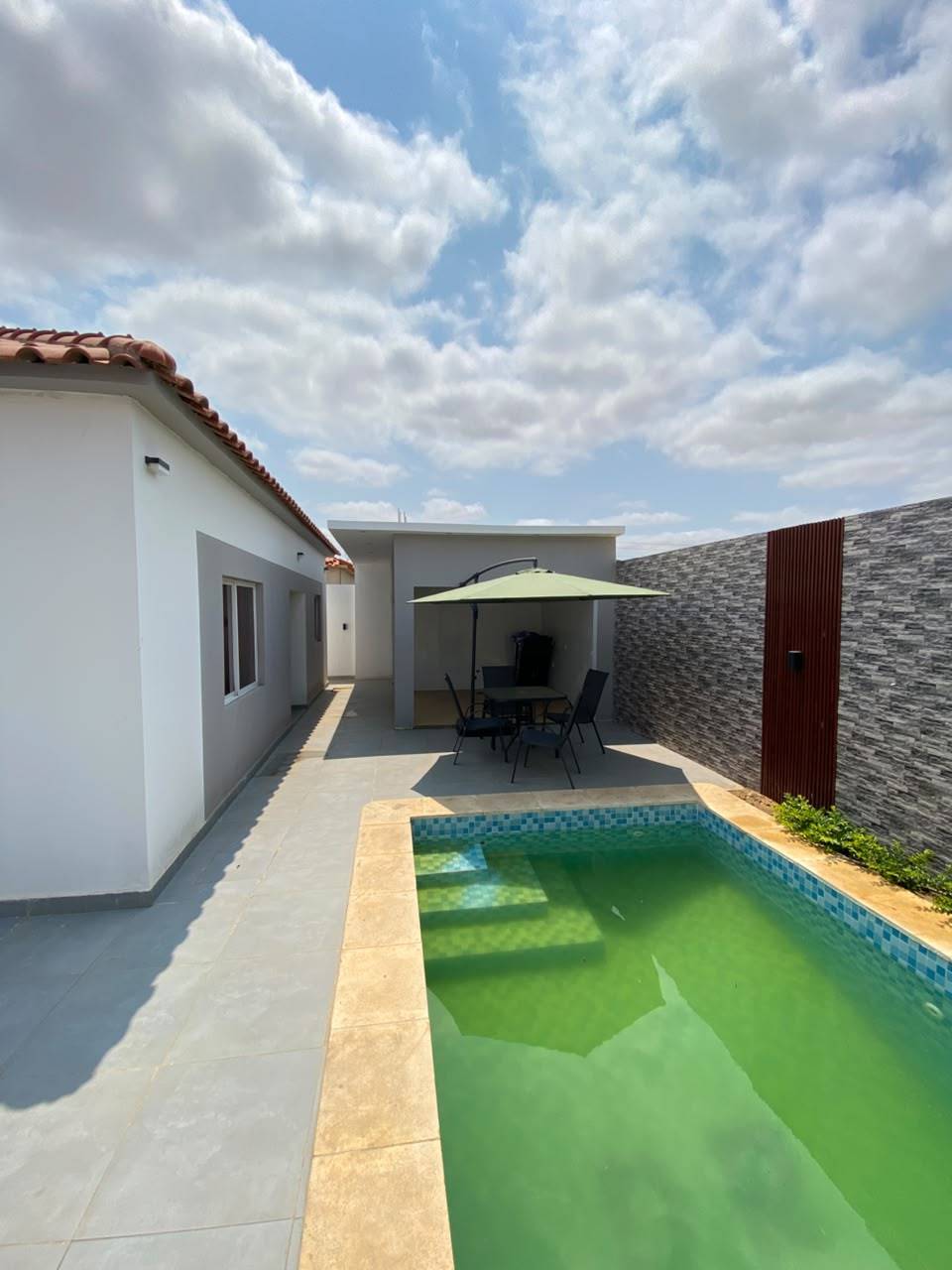 VENDER | VIVENDA V3 SEMI MOBILADO NO CONDOMINIO VILA COSTA( Engevia)- 2 min da Via expressa