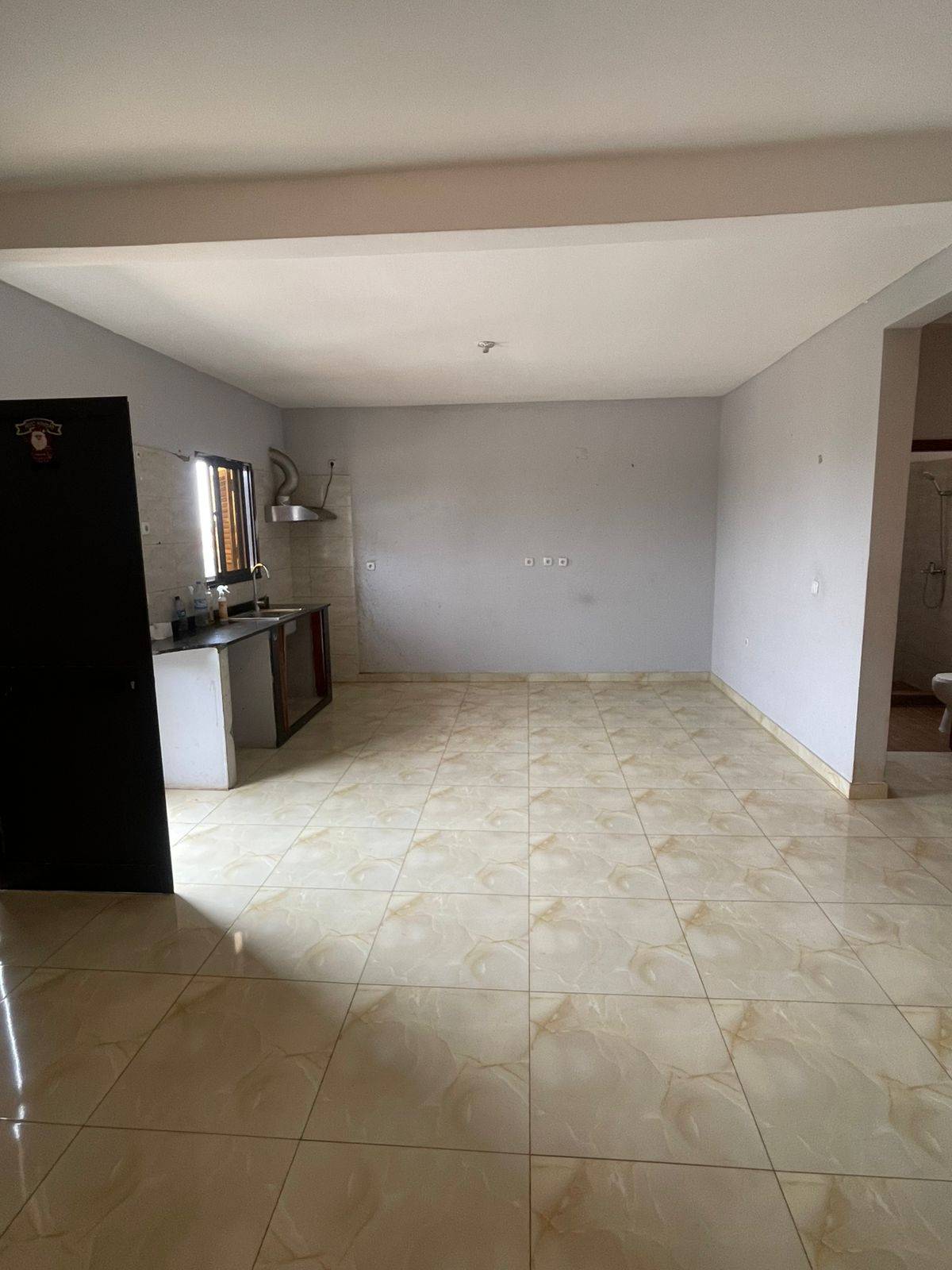 ARRENDAR | APARTAMENTO T2 DENTRO DE UM RESIDENCIAL(CAMAMA POR DETRÁS DO DESKONTÃO) - Foto 1