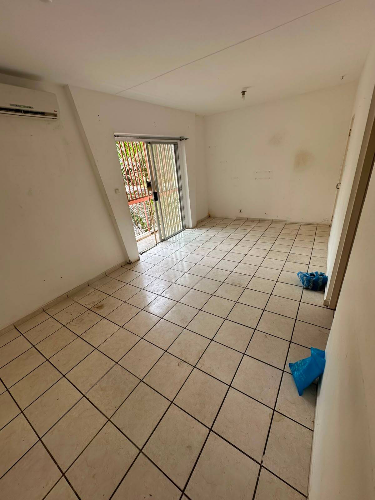 ARRENDA-SE APARTAMENTO T3 NO PROJETO NOVA VIDA 1°Fase / 1°andar / Rua 48 - Foto 1