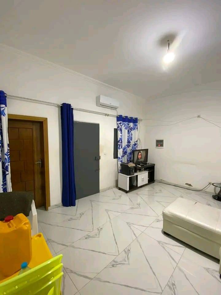 VENDE SE ESTA🏠T4 ZANGO 3 *PARAGEM ZONA B NAS MEDIAÇÕES DO ESPAÇO K* - Foto 1