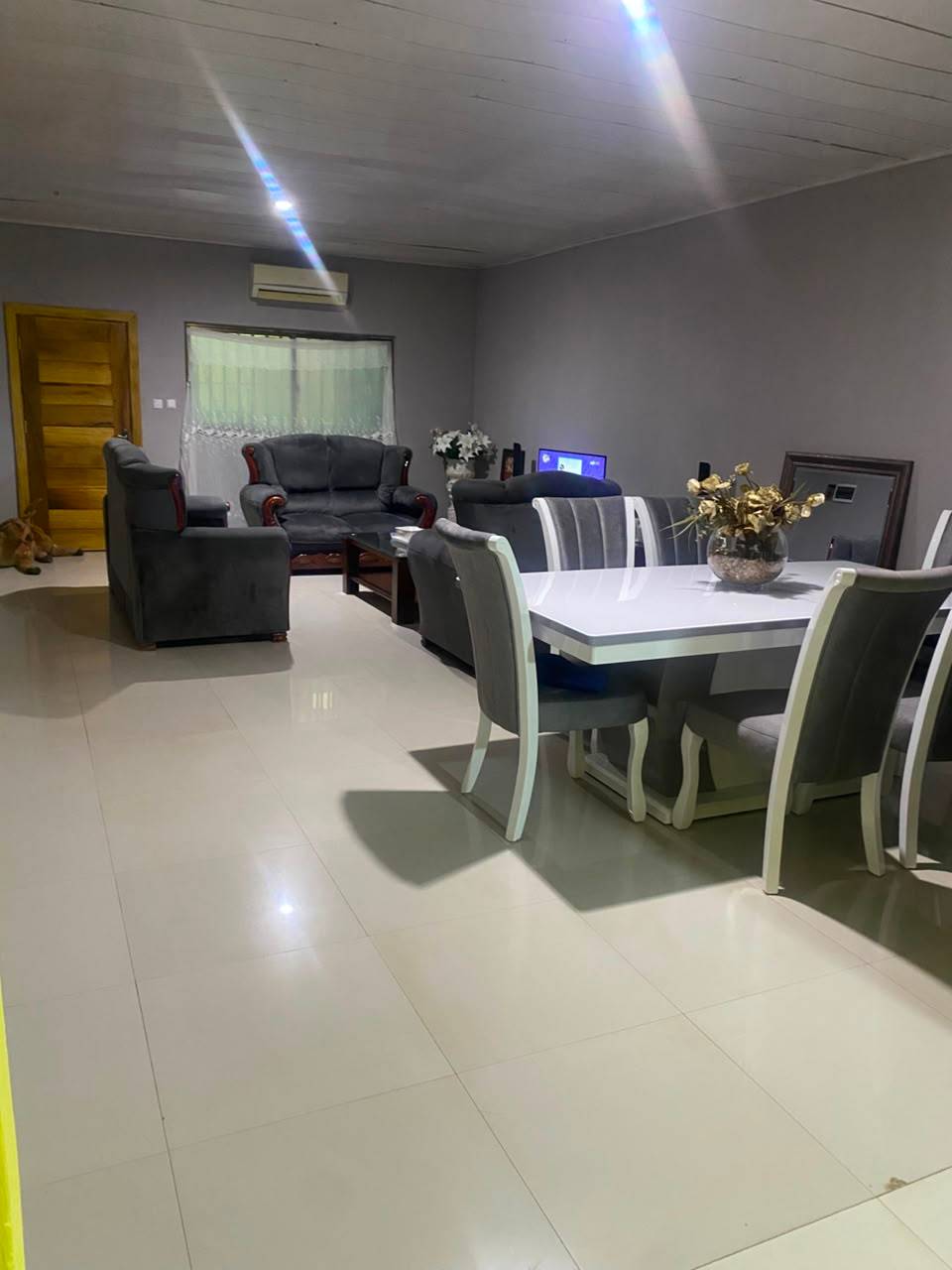 VENDE SE ESTA🏠T4 ZANGO 3 *PARAGEM ZONA B  NAS MEDIAÇÕES DO ESPAÇO K