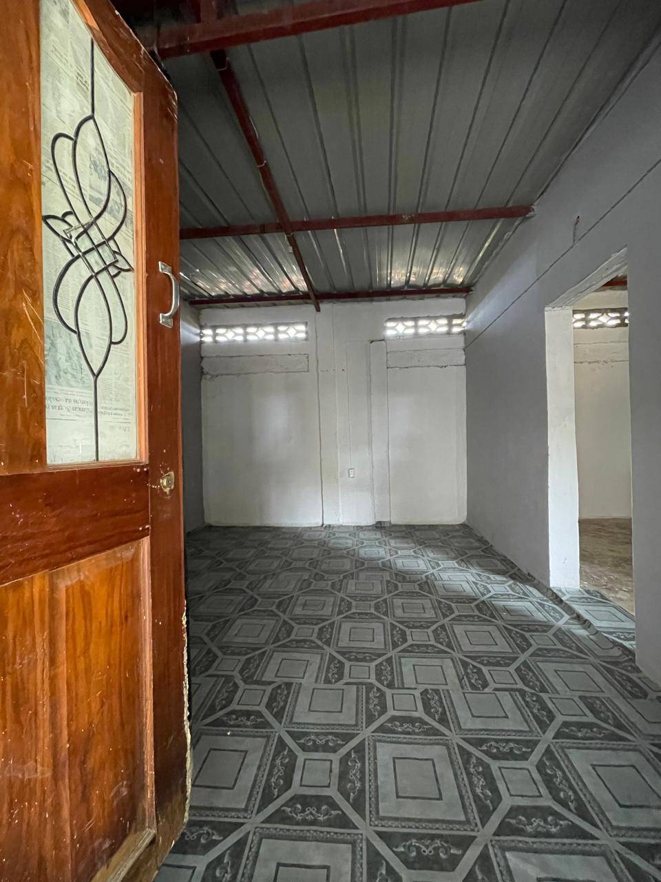 Arrenda-se esta casa T1 Quintal comum espécie de residencial 2 minutos da estrada principal - Foto 1