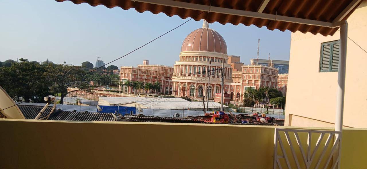 Arrenda-se uma Moradia V3 parte de cima no , melhor bairro de Luanda em Luanda - T5