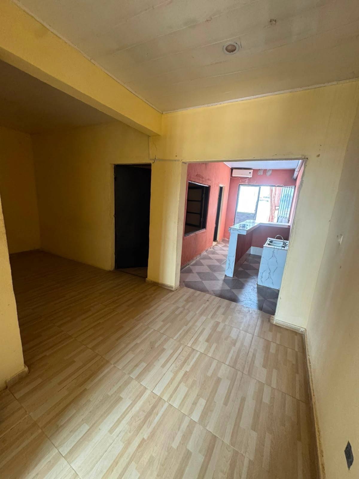 VENDE-SE ESTA CASA T4 10 MINUTOS PARA ESTRADA PRINCIPAL