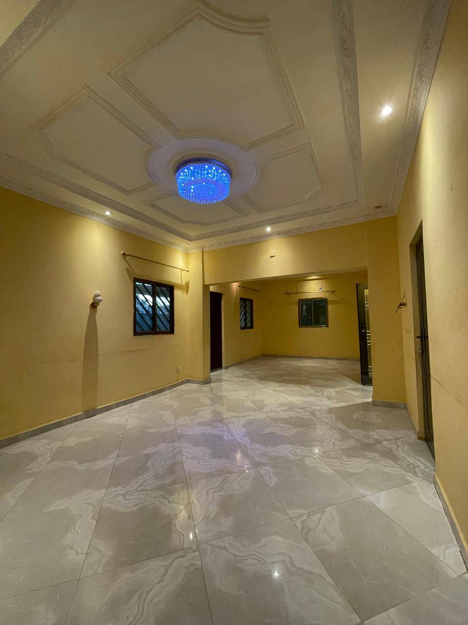 Arrenda-se esta casa T3 Quintal sozinho