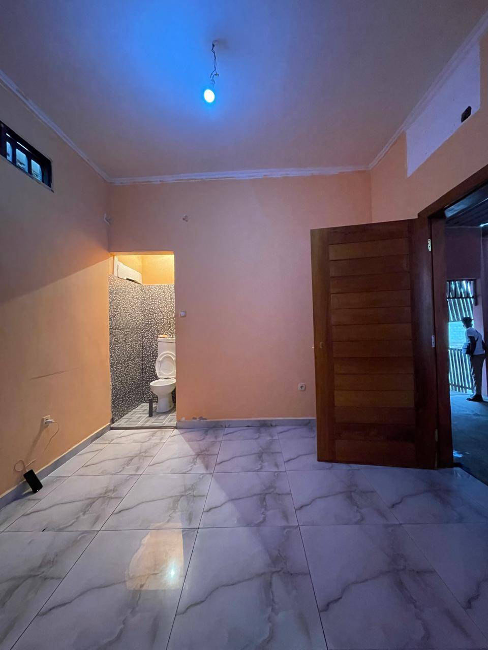 Arrenda-se esta casa T1 Limpa Quintal Partilha com uma porta 4 minutos da estrada principal - Foto 1