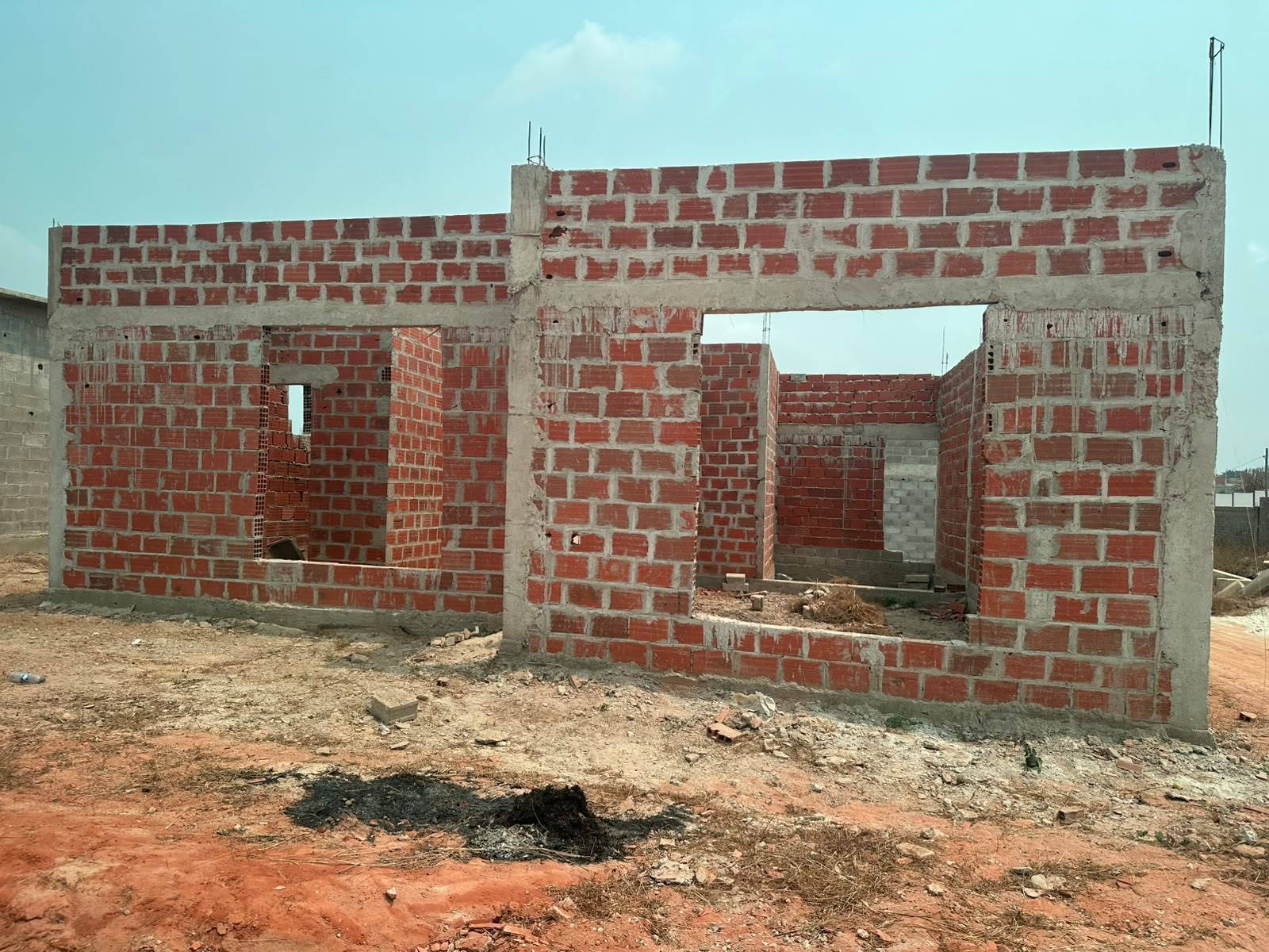 🏠 OBRA EM ANDAMENTO À VENDA NO PATRIOTA - LUANDA