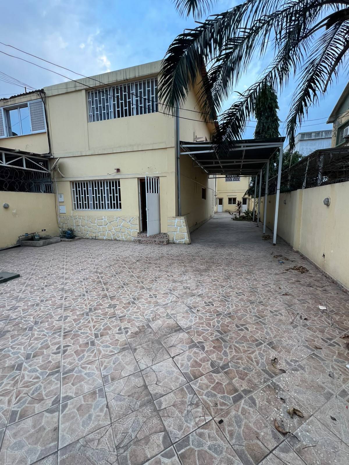 🏠*ARRENDAMENTO*🏠 *VIVENDA T8* Villa Alice em Luanda - T8