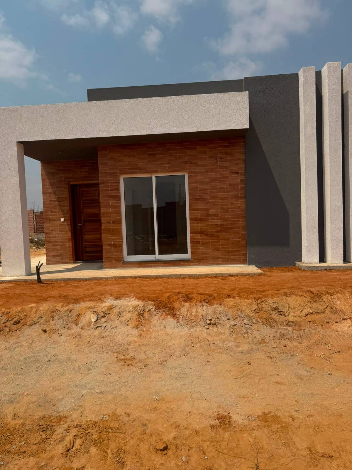 VENDA *Moradia T3 - Germinada* đCondomĂnio em Luanda - T3