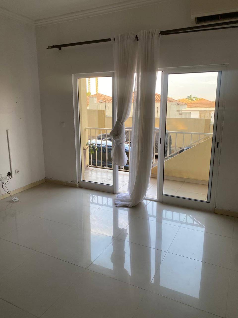 ARRENDA-SE ESSE APARTAMENTO T3  Condomínio Vale dos Pássaros, Casa nº