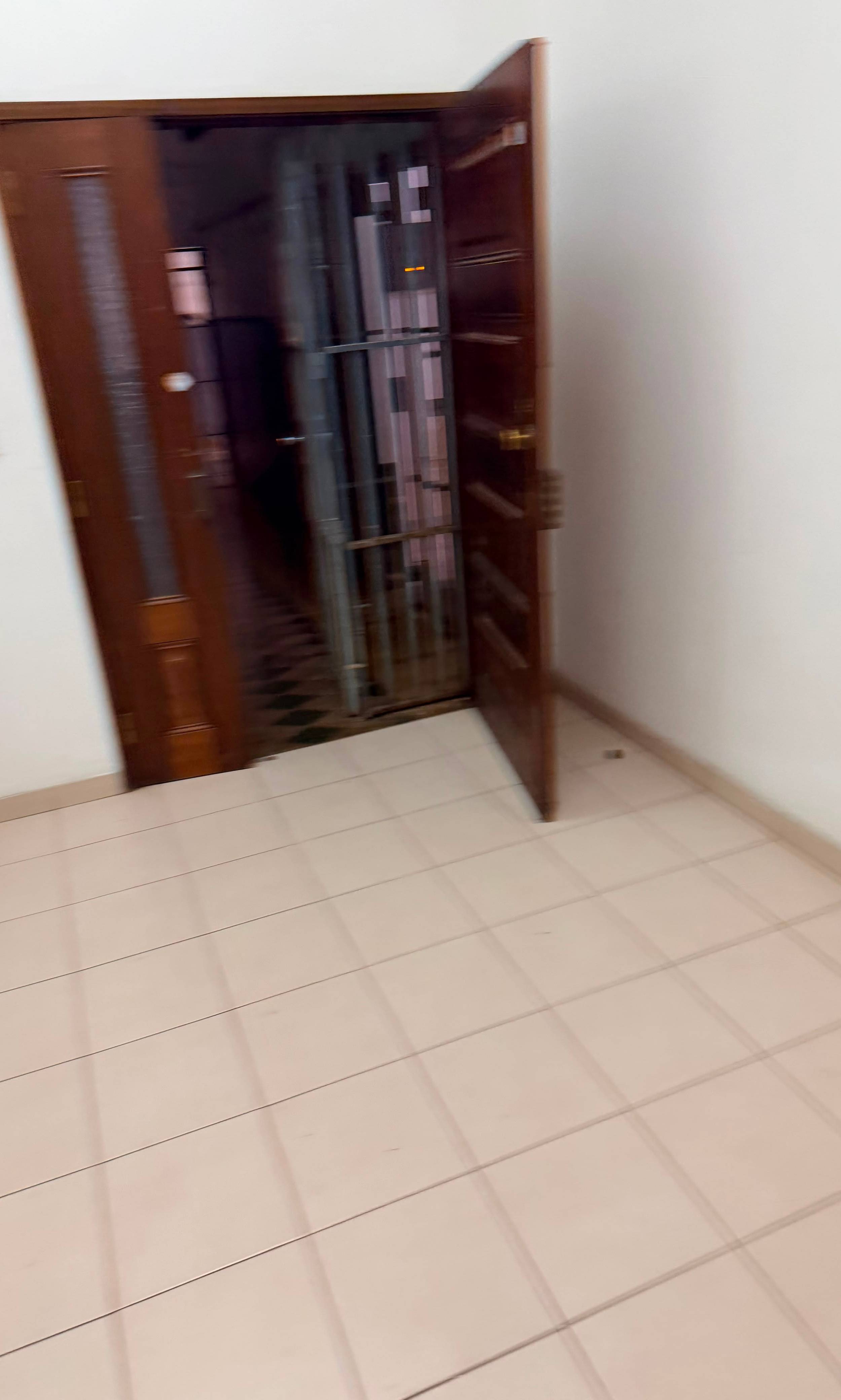 ARRENDAR: APARTAMENTO T2 PARA ESCRITÓRIO OU MORADIA NA MARGINAL PRÉDIO DO RESTAURANTE FININHO em Luanda - T2