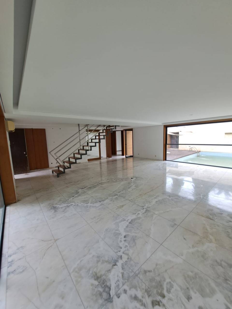 ARRENDA-SE VIVENDO V4 DE LUXO NO CONDOMÍNIO DAS 13 CASAS - TALATONA em Luanda - T4