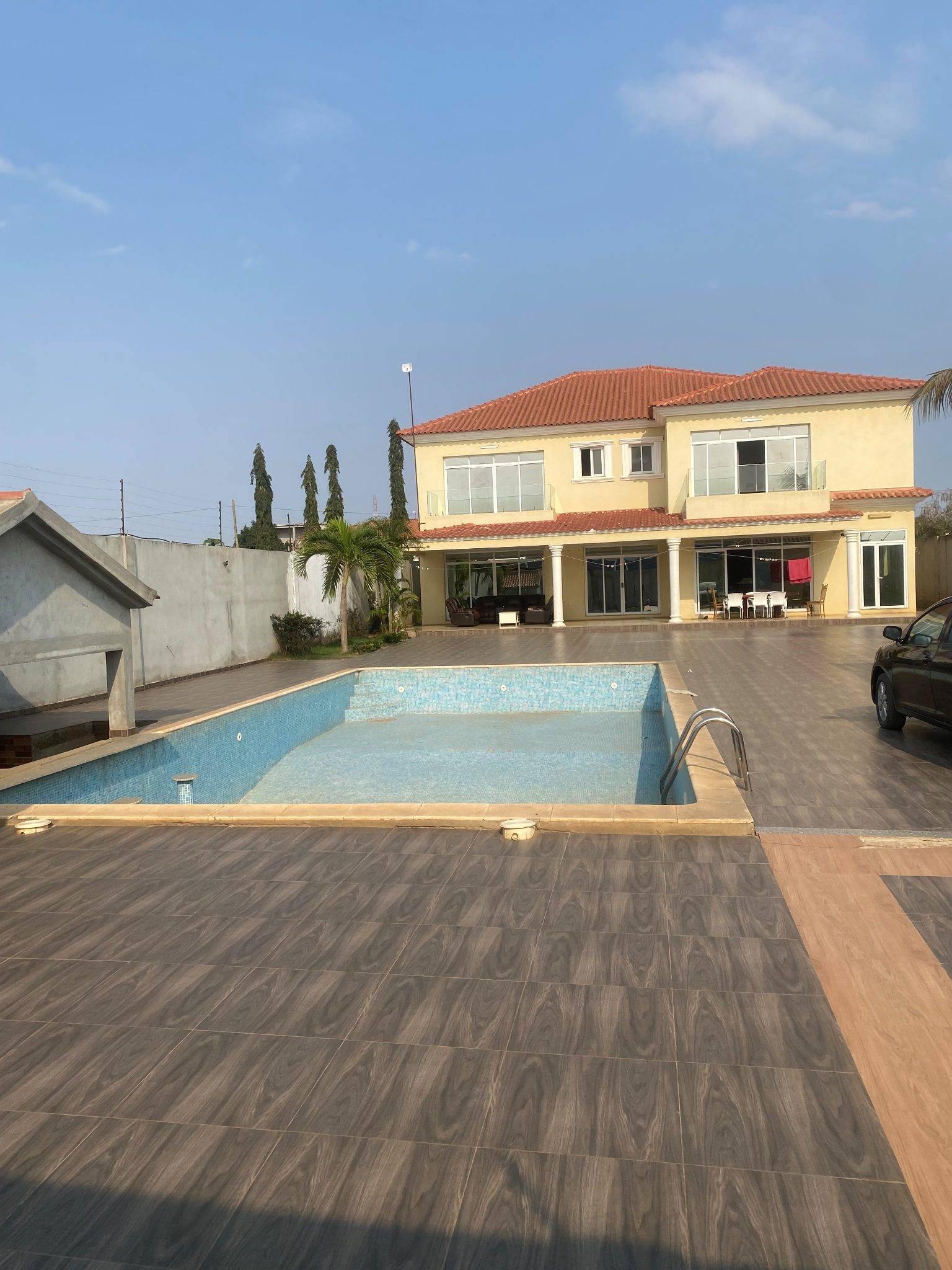 🏡 ARRENDA-SE VIVENDA V4 COM SUÍTES — Zona Verde 3, Rua 27 em Luanda - T4