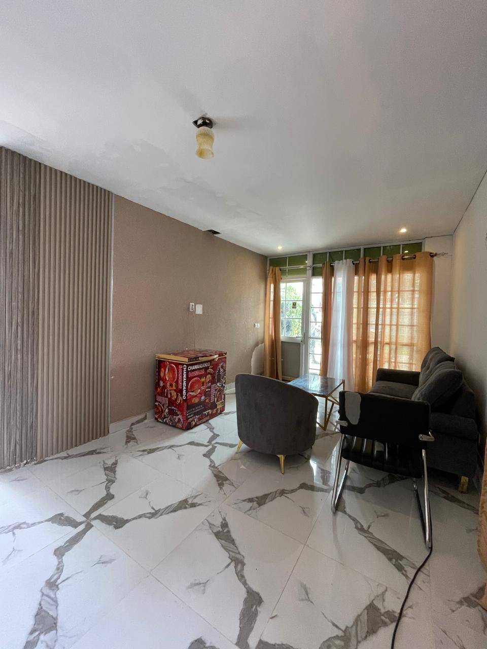 Arrenda-se esta Casa T2 Quintal Privado / Rua asfaltada MORRO BENTO, KIKAGIL, em Luanda - T2