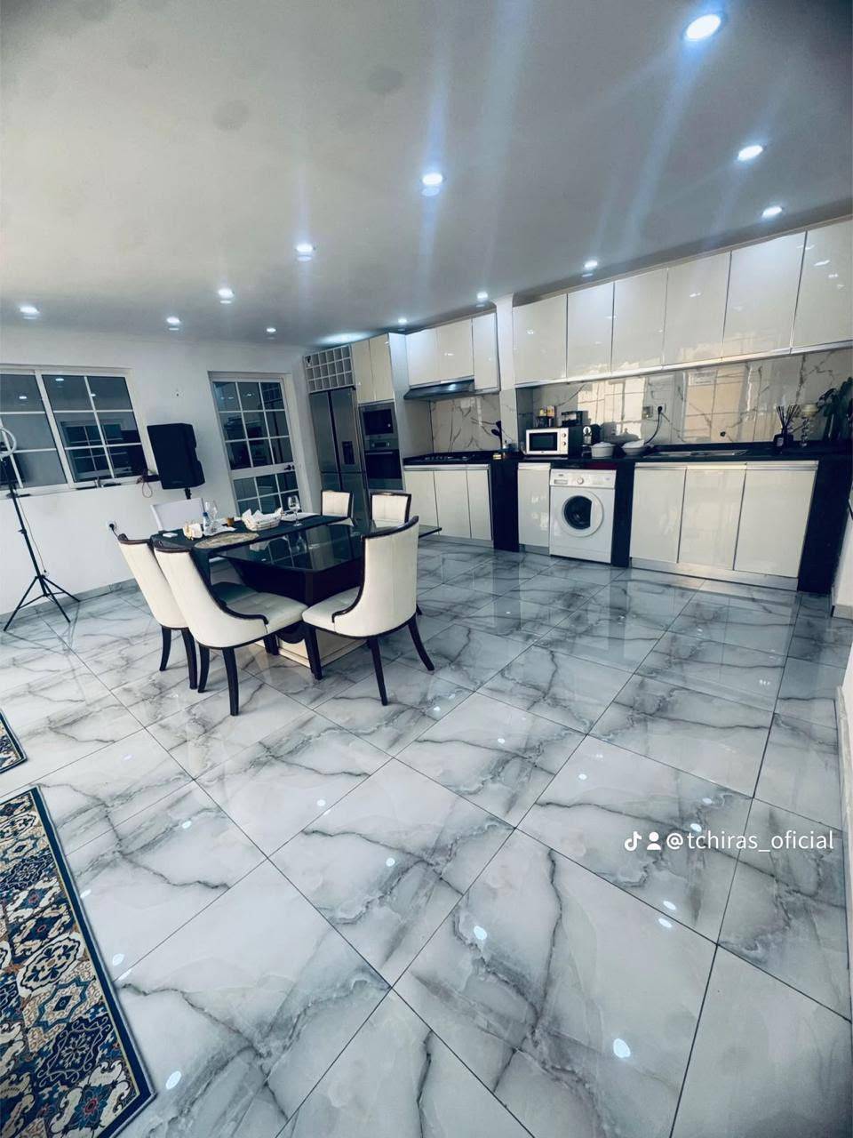 CASA A VENDA NO ZANGO 3 PROJETO DO KANGAMBA JA MOBÍLIADA T3 em Luanda - T3
