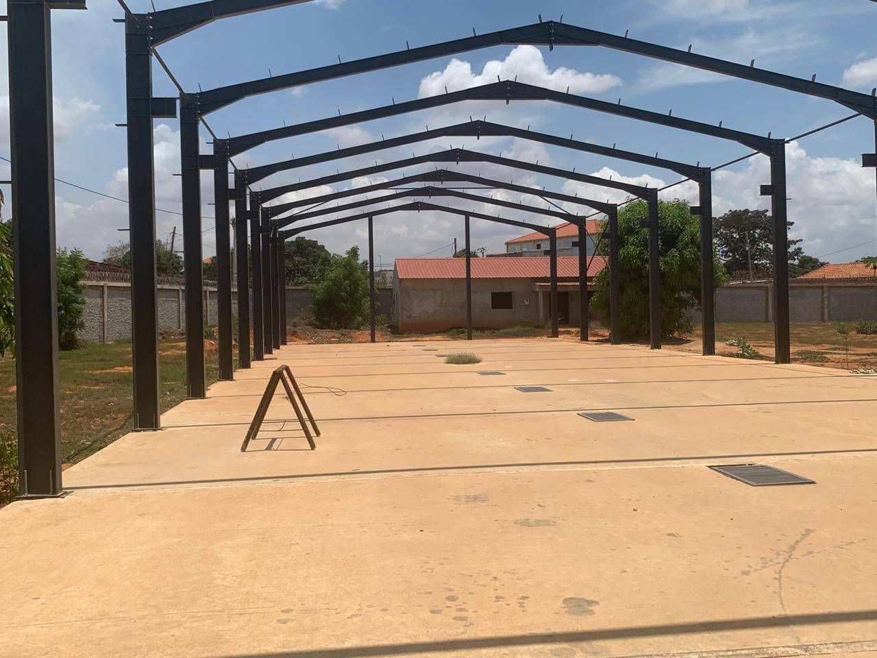 Estaleiro de 2 hectares A Venda Na Via Express em Luanda