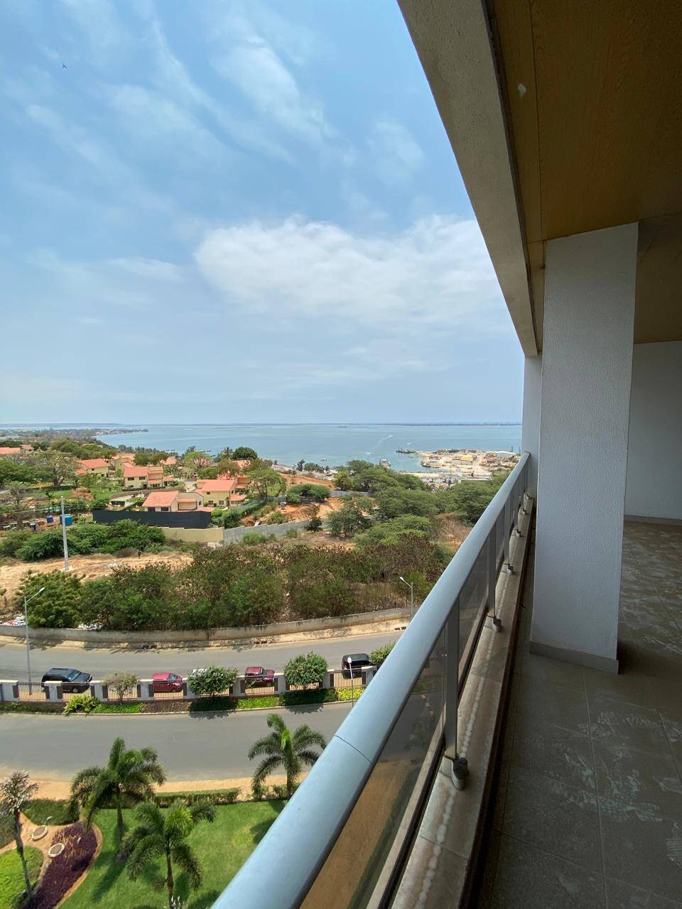 VENDE-SE APARTAMENTO T3 NO CONDOMÍNIO ROSALINDA COM DUAS VARANDAS em Luanda - T3